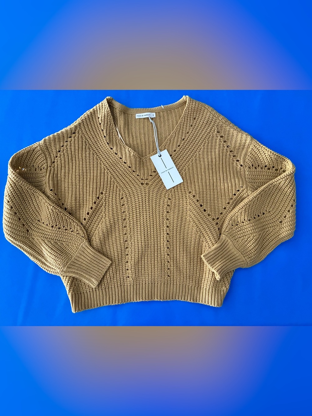 New with tag Moon & Madison mustard v-neck chunky knit sweater size S